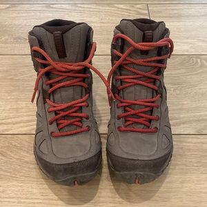 Women's Merrell Waterproof tan hiking boots SIZE 6.5